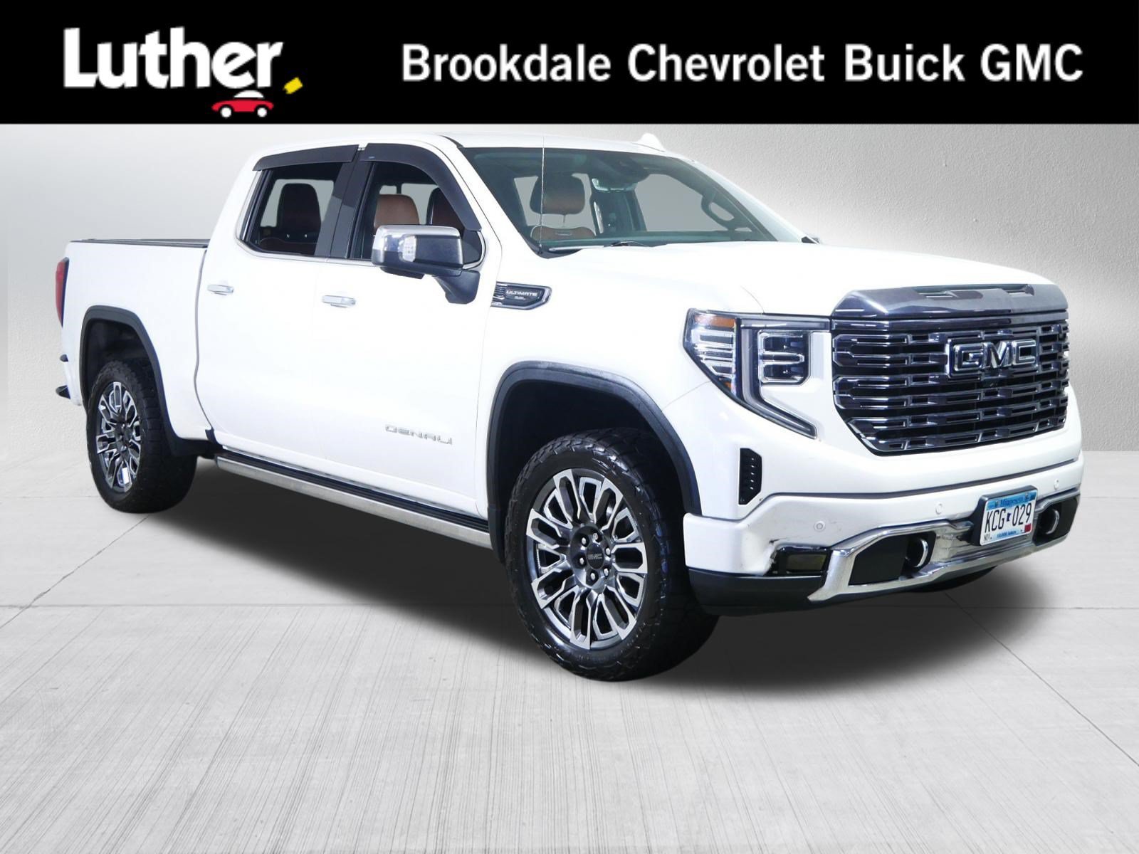 Used 2023 White Frost Tricoat GMC Denali Ultimate image 1