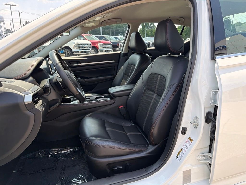 Used 2024 White Nissan 2.5 SR image 10