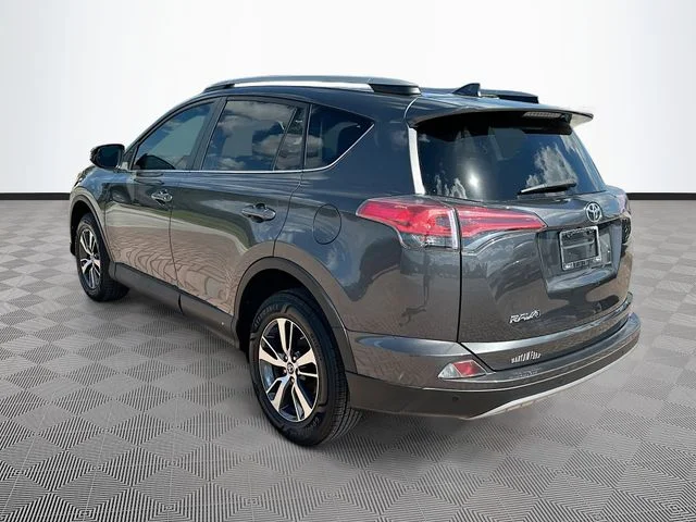 Used 2018 Gray Toyota XLE image 7
