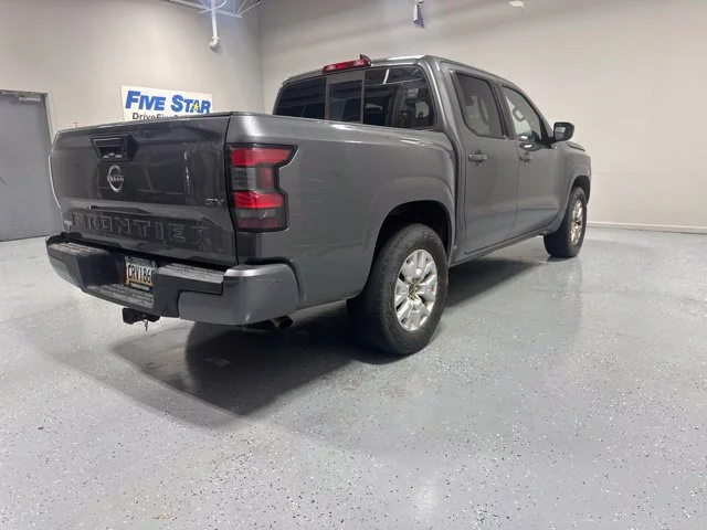 Used 2022 Gray Nissan SV image 5