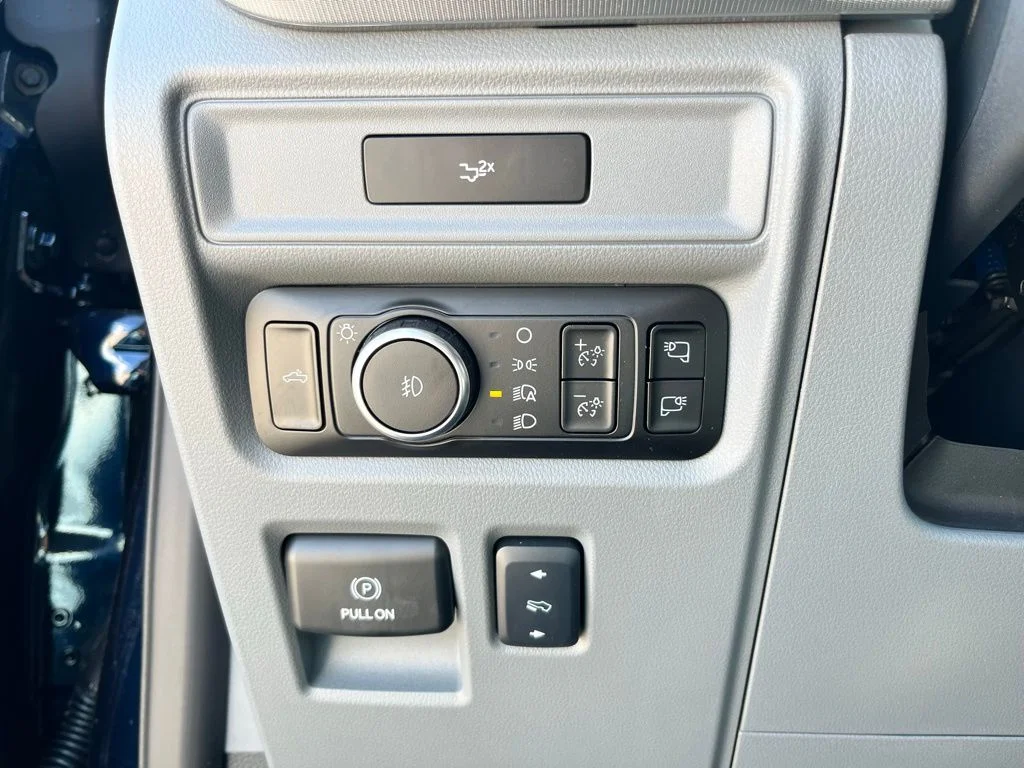 New 2026 Blue Ford Lariat image 18