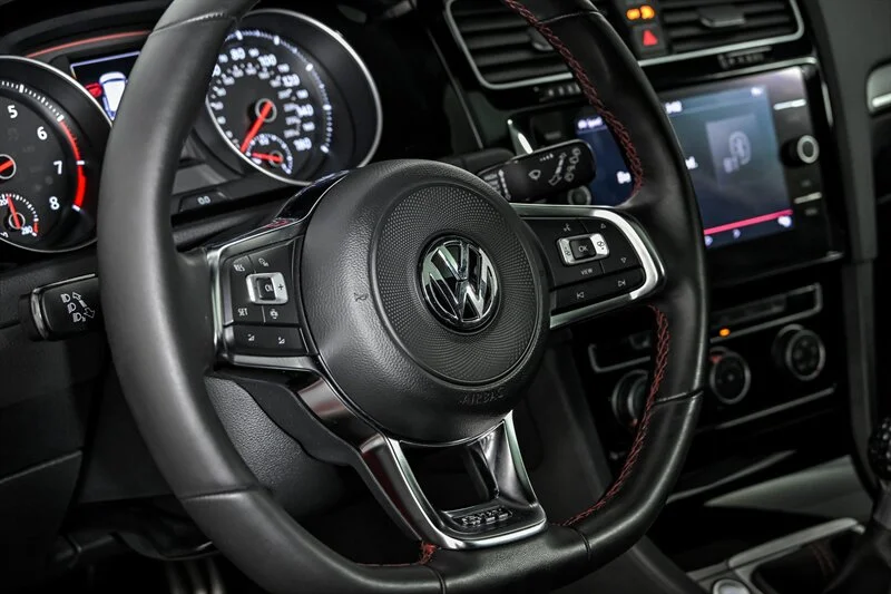 Used 2020 Tornado Red Volkswagen SE image 29