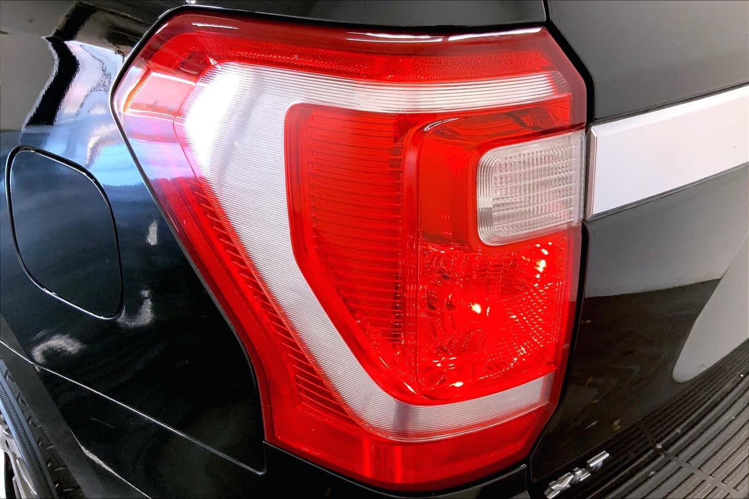 Used 2019 Agate Black Metallic Ford XLT image 24