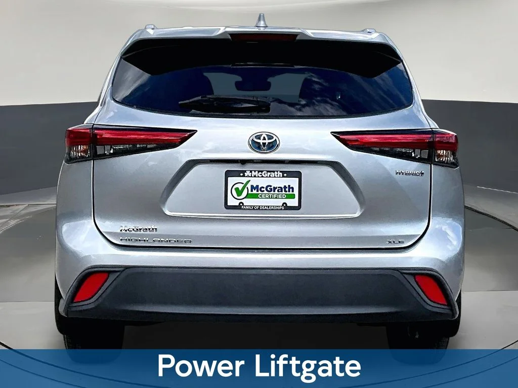 Used 2022 Silver Toyota XLE image 7