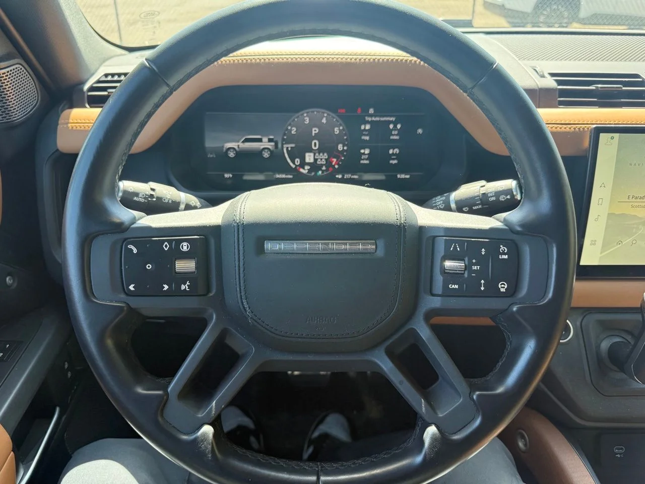 Used 2024  Land Rover X image 16