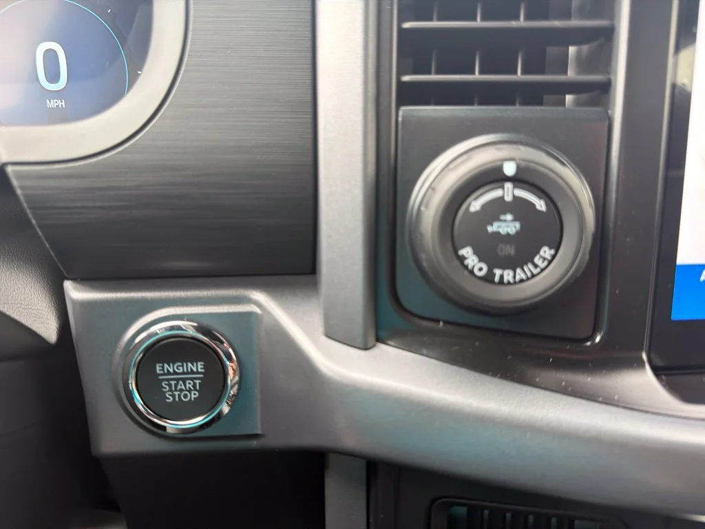 New 2026 Oxford White Ford XLT image 18