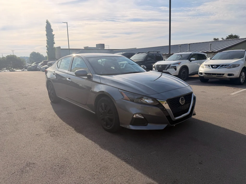 Used 2022 Gun Metallic Nissan 2.5 S image 3