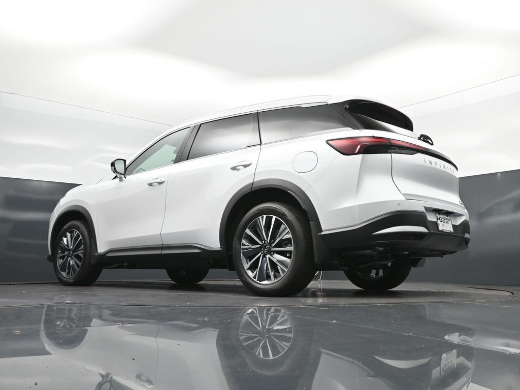 New 2027 RADIANT WHITE INFINITI Luxe FWD image 41