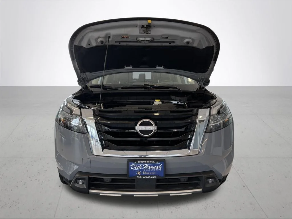Used 2022 Gray Nissan SL image 4