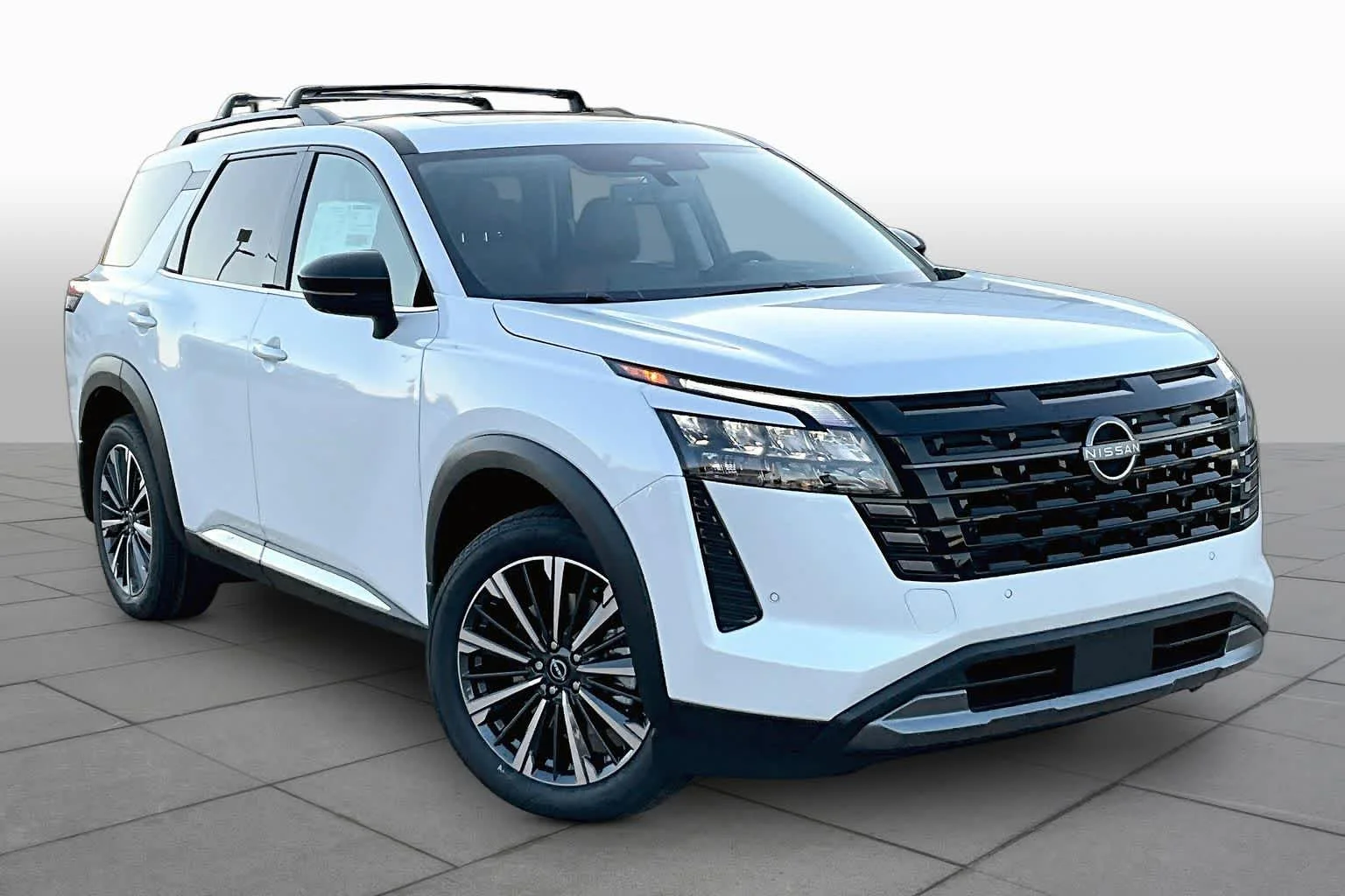 New 2026 Everest White Pearl Tricoat Nissan Platinum image 2