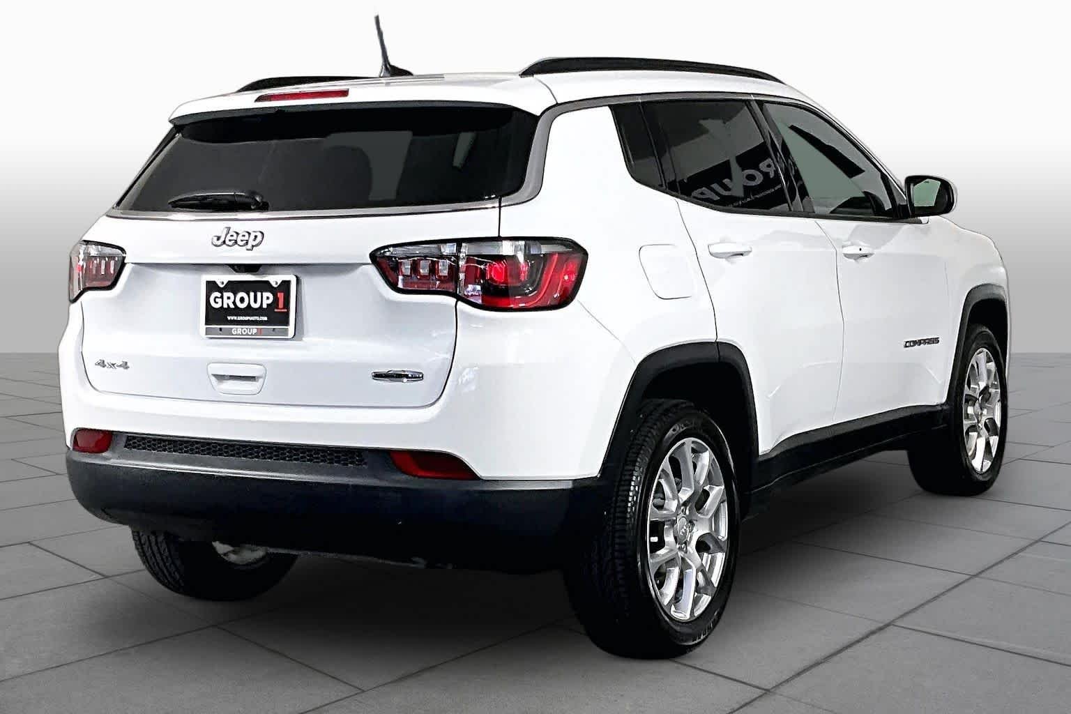 Used 2024 White Jeep Latitude Lux FWD image 13