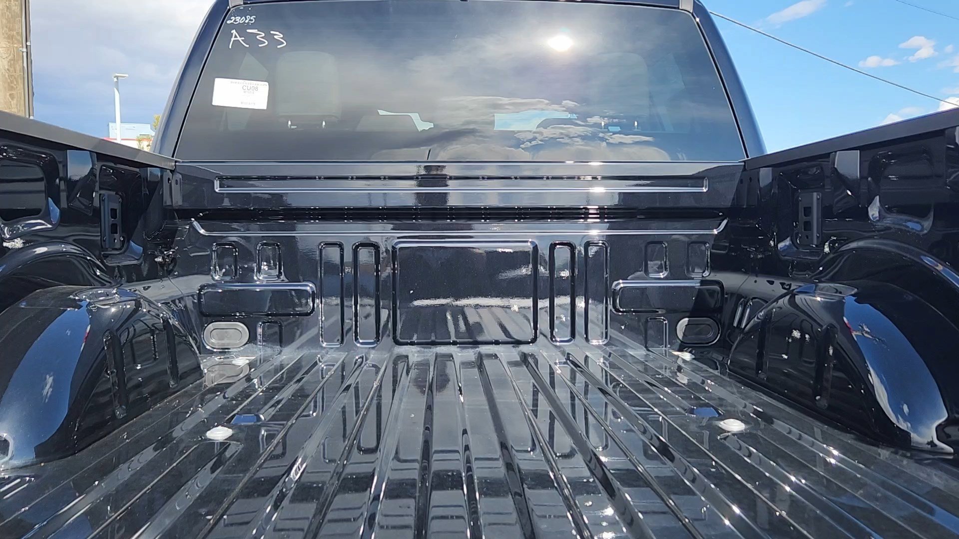 2025 Ford F-150 Lightning Flash - Photo 18