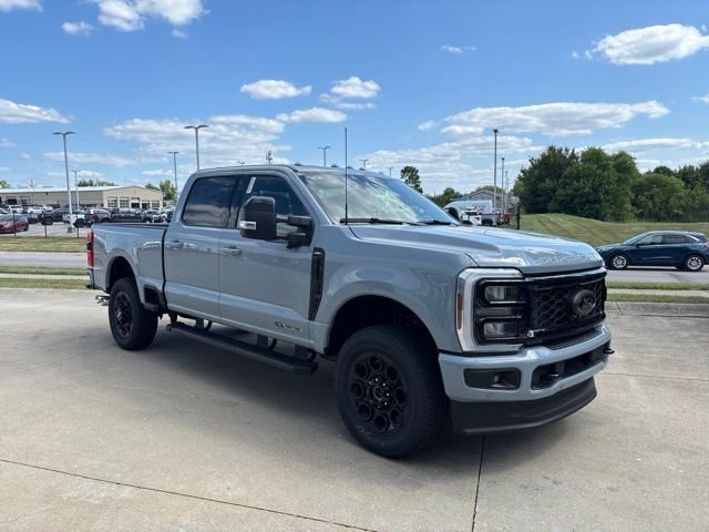 New 2026 Glacier Gray Metallic Tri-Coat Ford F-350® Lariat® image 34