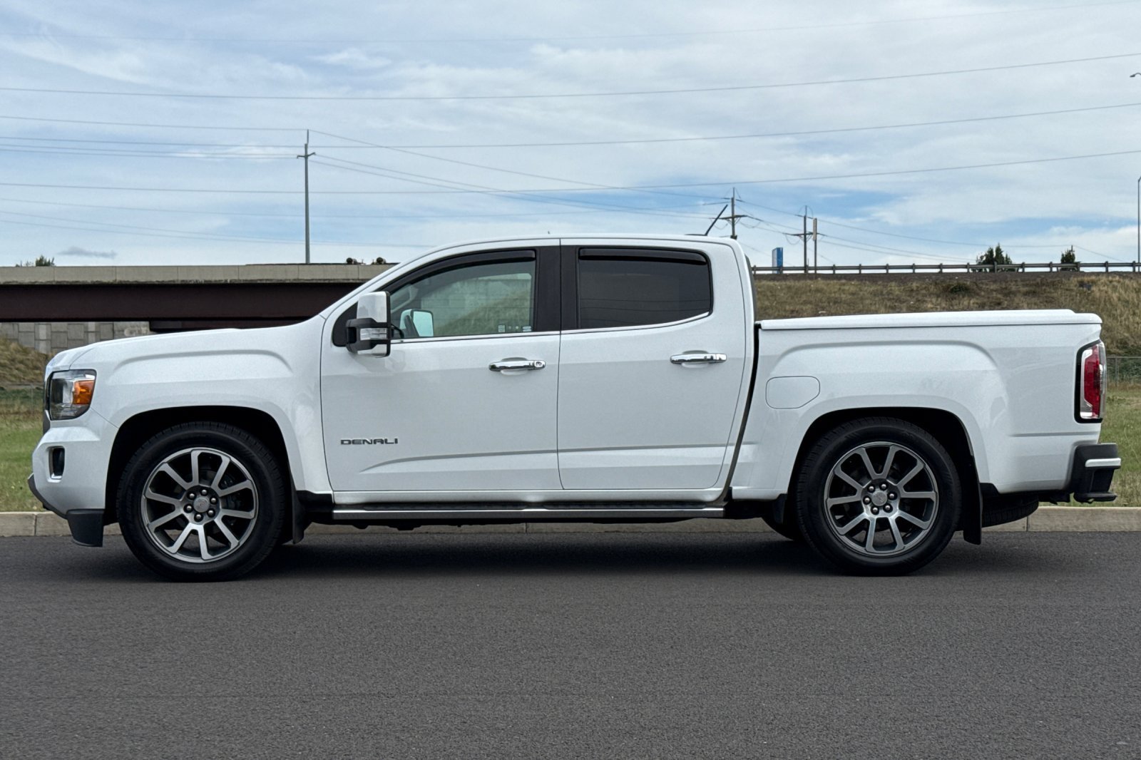 Used 2018 White GMC Denali image 6