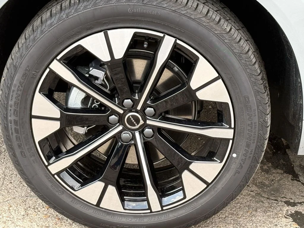 New 2026 Vapour Grey Volvo Plus image 9