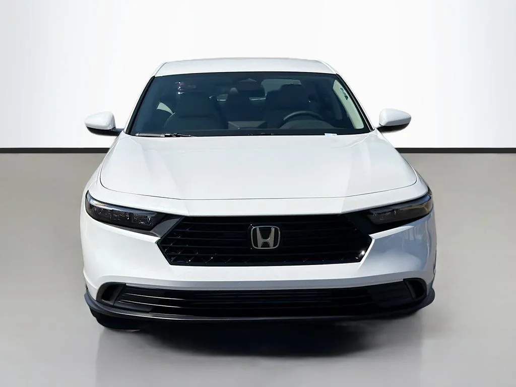 New 2026 Platinum White Pearl Honda LX image 4