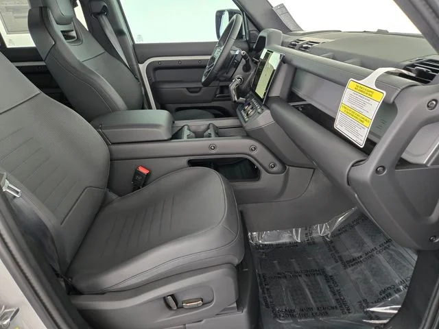 New 2026 Borasco Grey Land Rover OCTA image 3