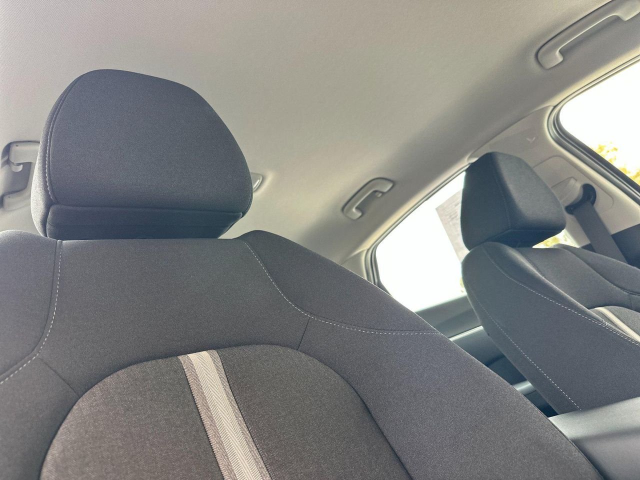 New 2025 White Hyundai SEL image 15