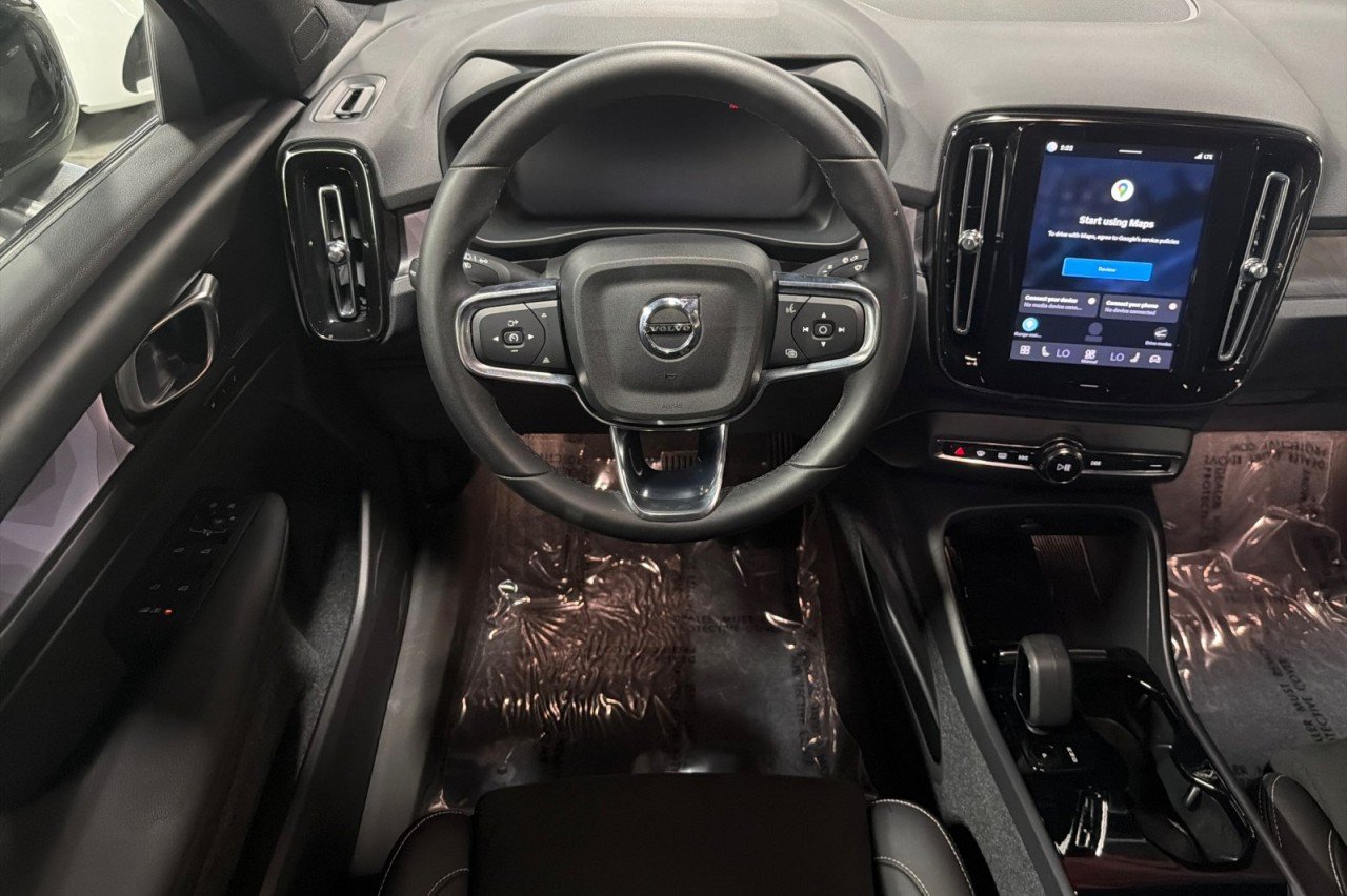 Used 2023 GREEN Volvo Plus image 13