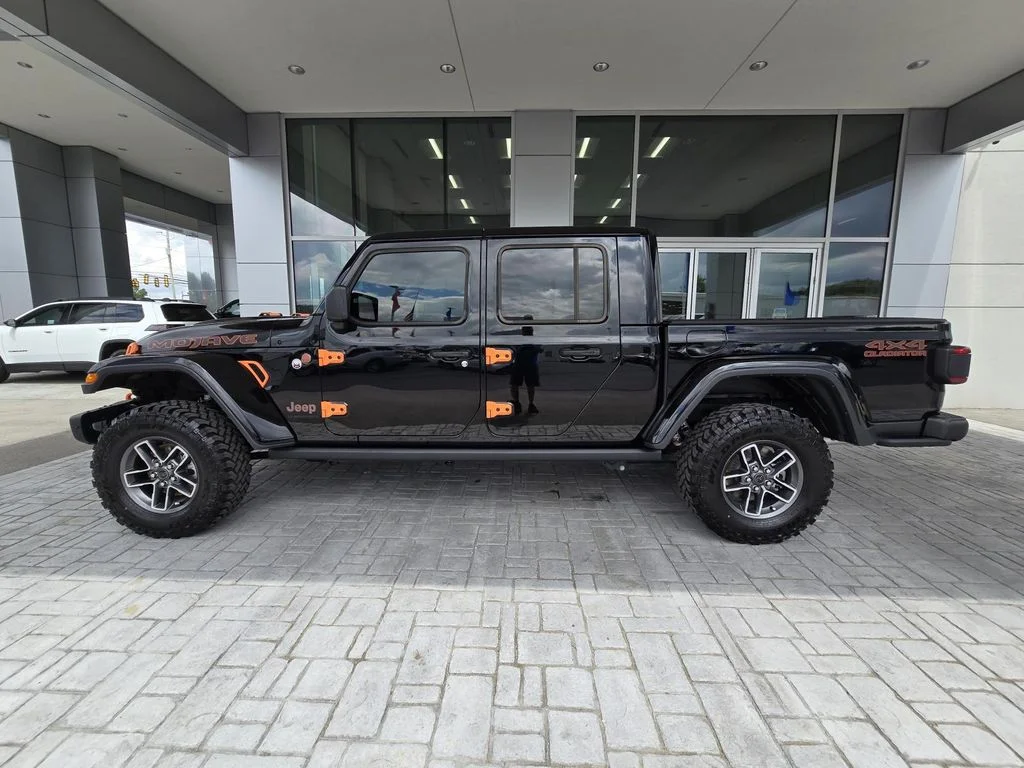 Used 2025 Black Clearcoat Jeep Mojave X image 4