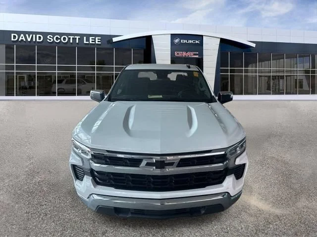 Used 2024 Summit White Chevrolet LT image 3