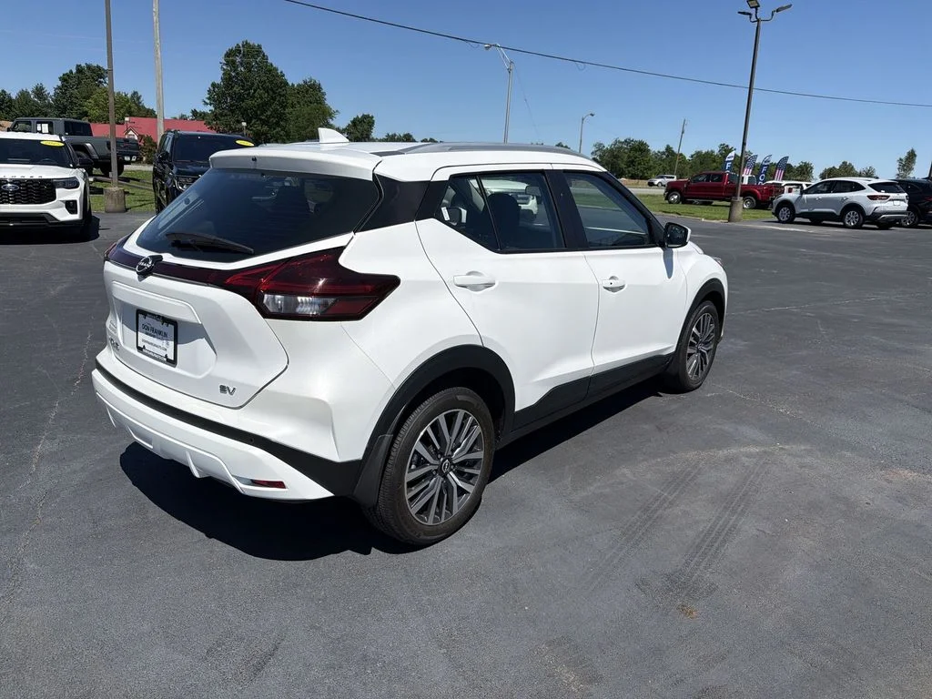 Used 2024 White Nissan SV image 14