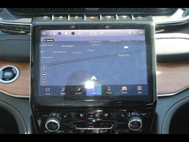 Used 2022 Diamond Black C Jeep Summit Reserve 4xe image 17