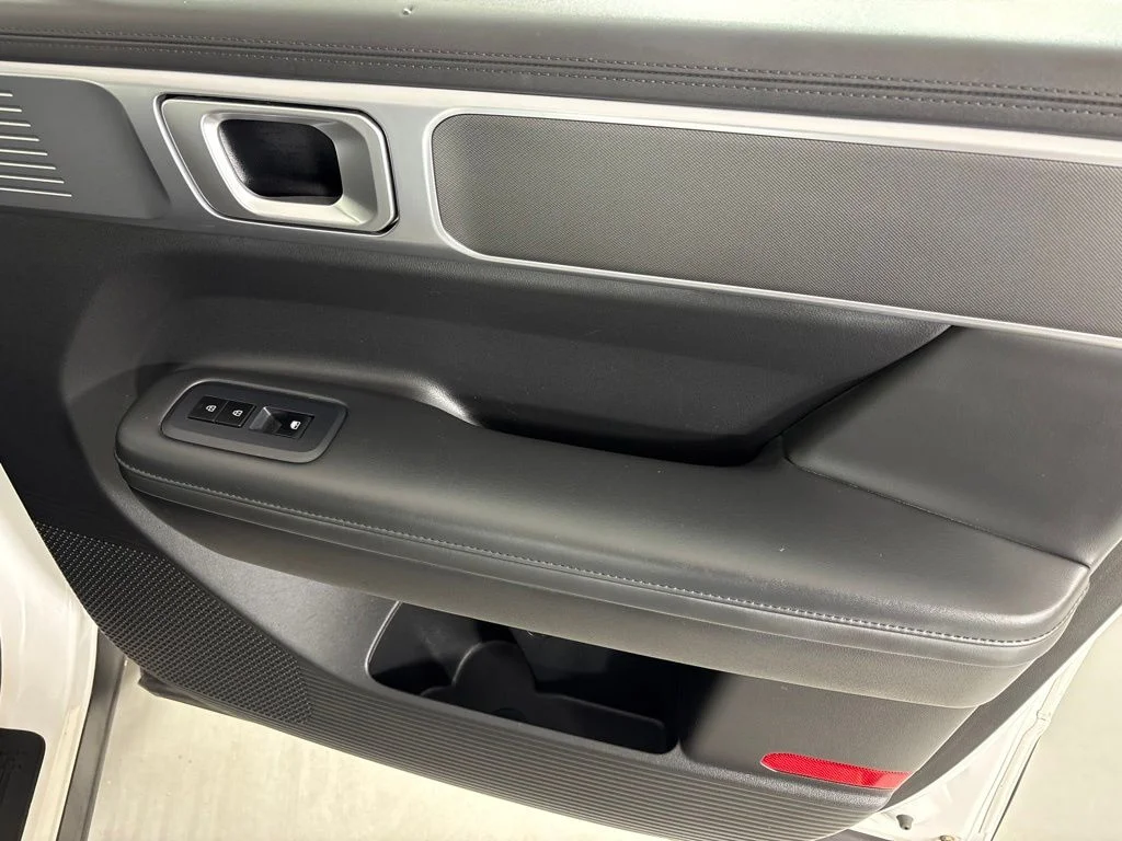 Used 2024 White Hyundai SEL image 15