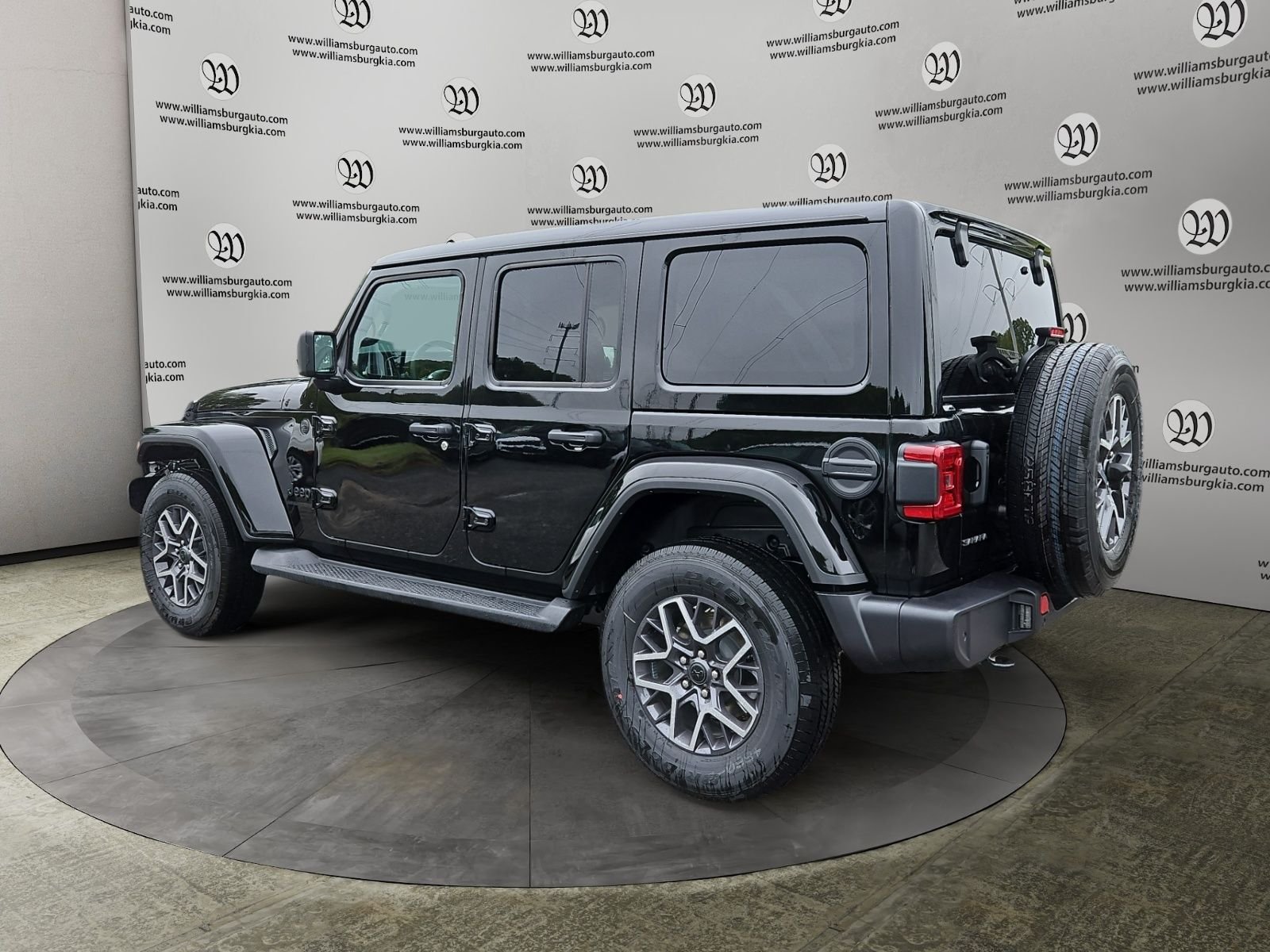 New 2025 Jeep Wrangler Sahara 4D Sport Utility in Williamsburg