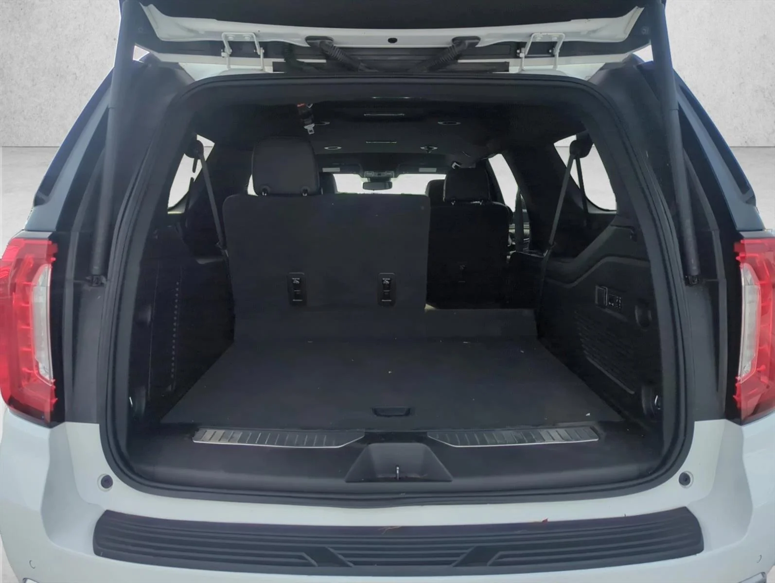 Used 2023 Summit White GMC Denali image 22