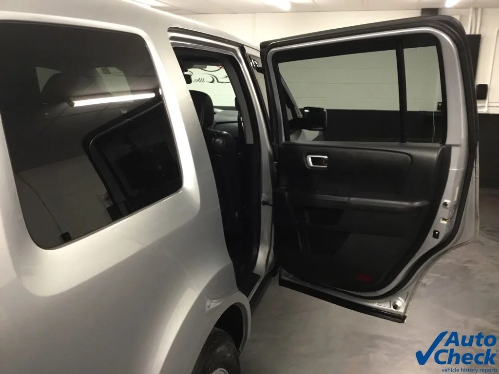 Used 2013 Silver Honda EX-L image 32