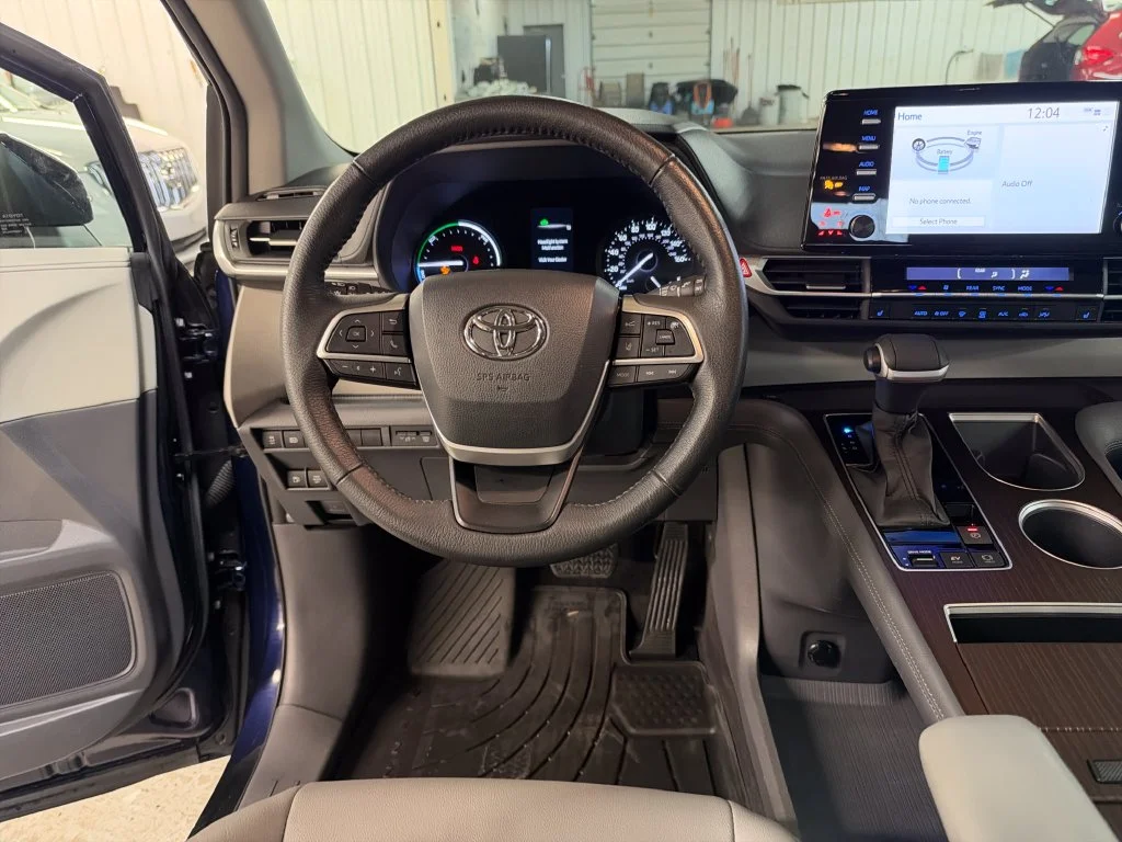 Certified Used 2022  Toyota XLE image 16