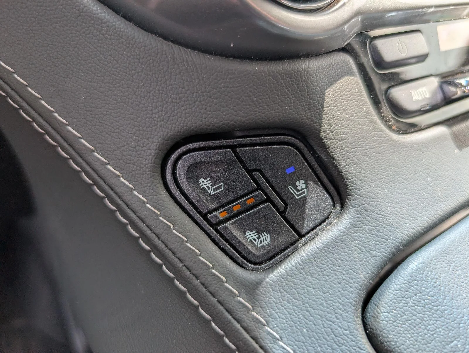 Used 2019 Blue Velvet Metallic Chevrolet Premier image 19