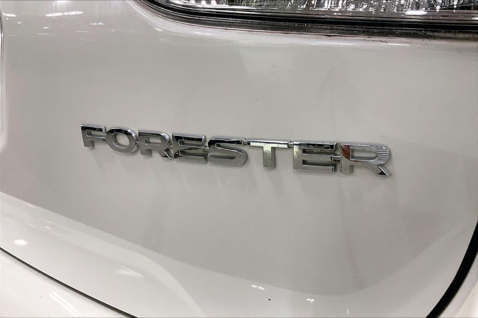 Used 2020 Crystal White Pearl Subaru  image 10