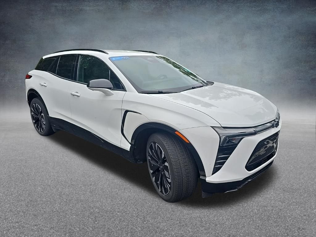 Used 2024 Summit White Chevrolet RS image 11