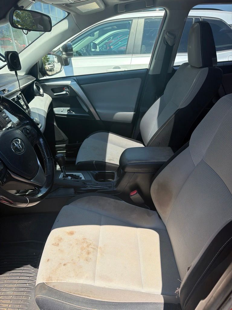 Used 2017 Red Toyota XLE image 5