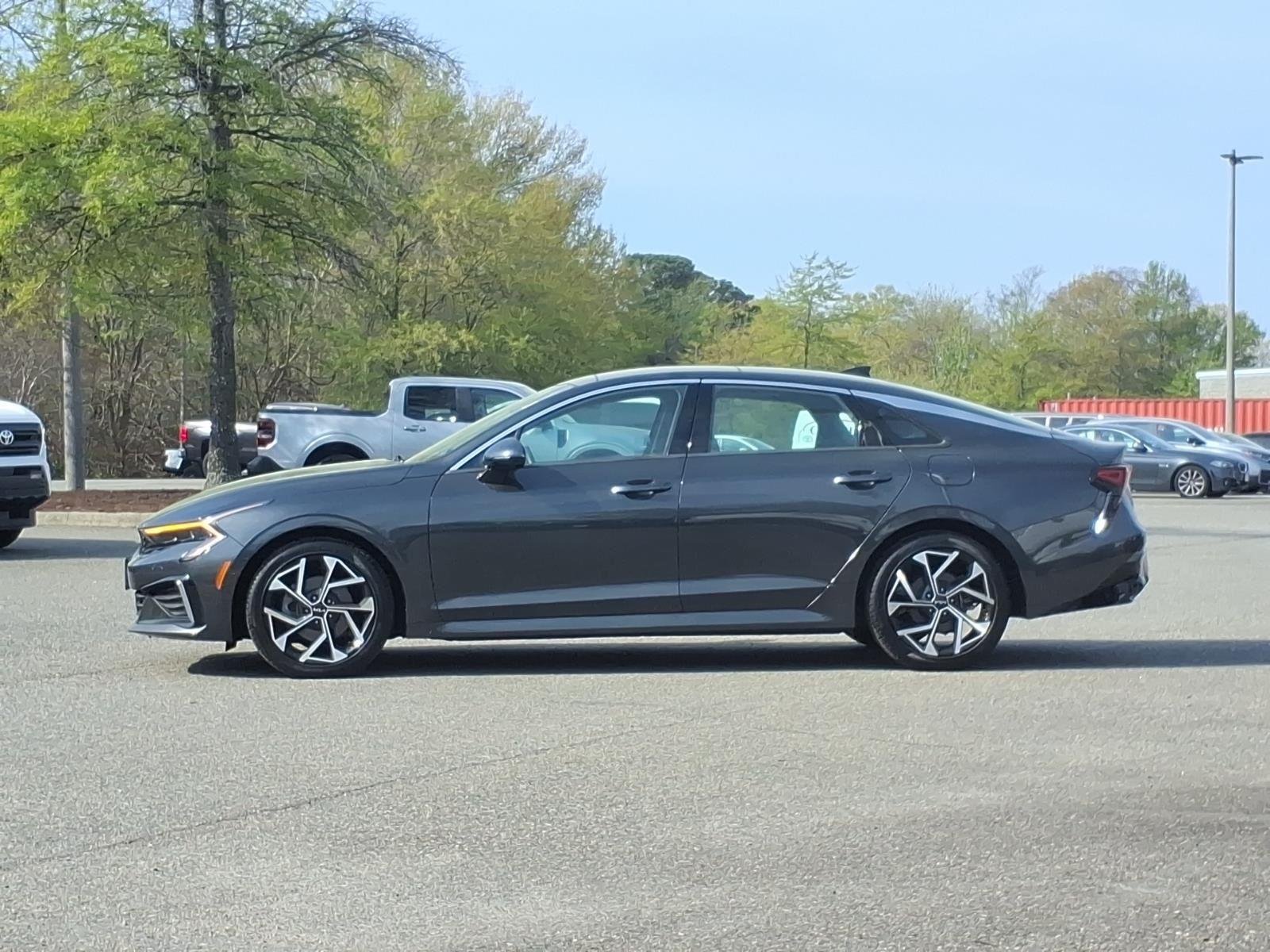 Used 2025 Interstellar Gray Kia EX image 3