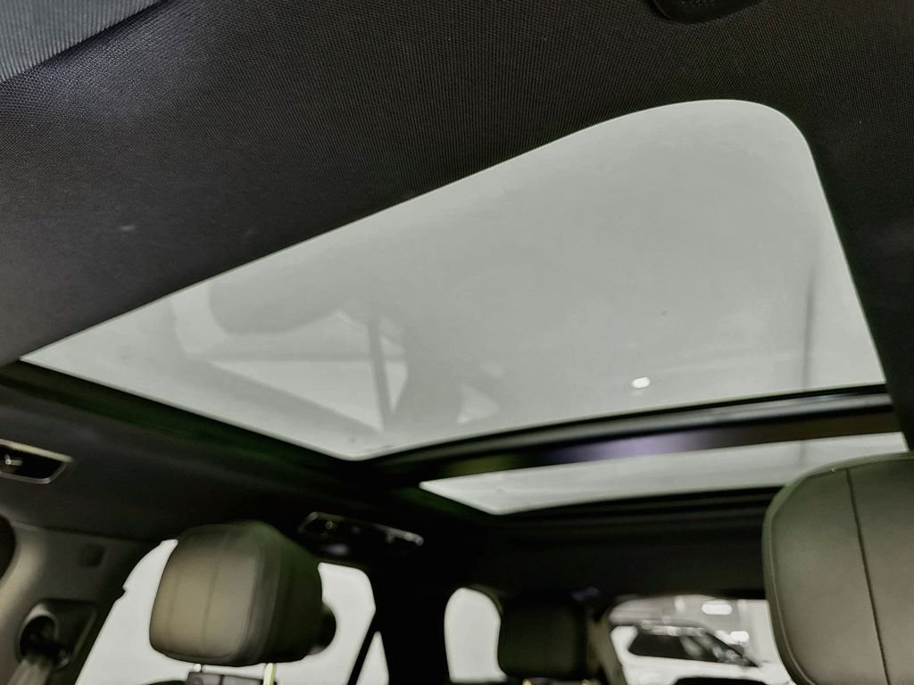 Used 2025 White Land Rover Dynamic SE image 22