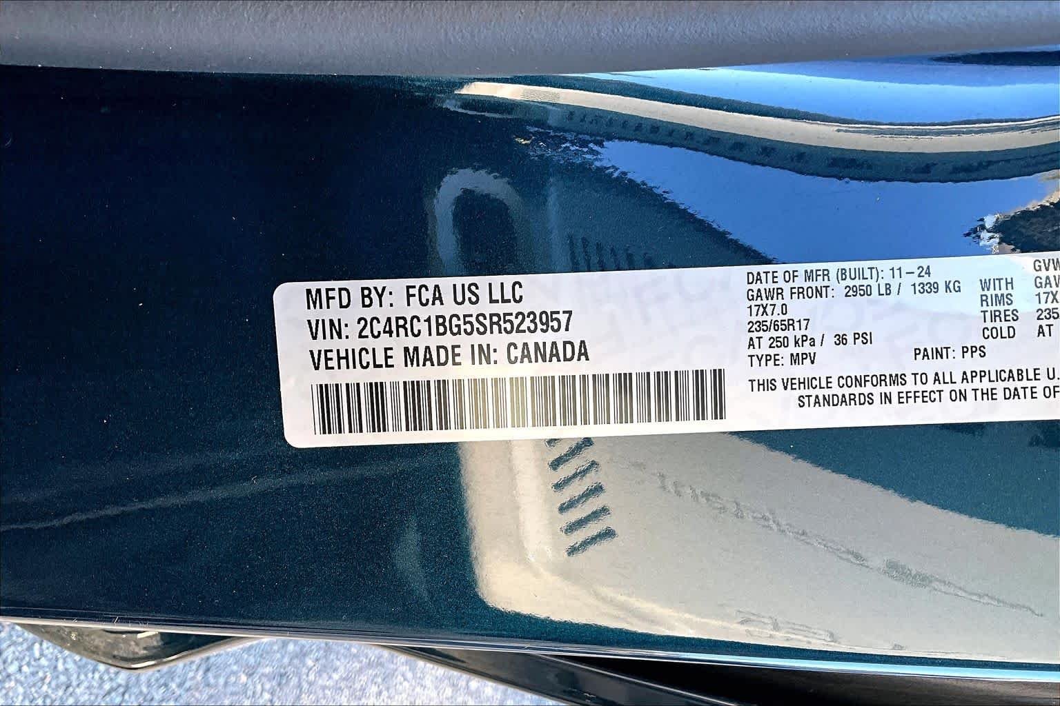 Used 2025 Fathom Blue Pearlcoat Chrysler Select image 33