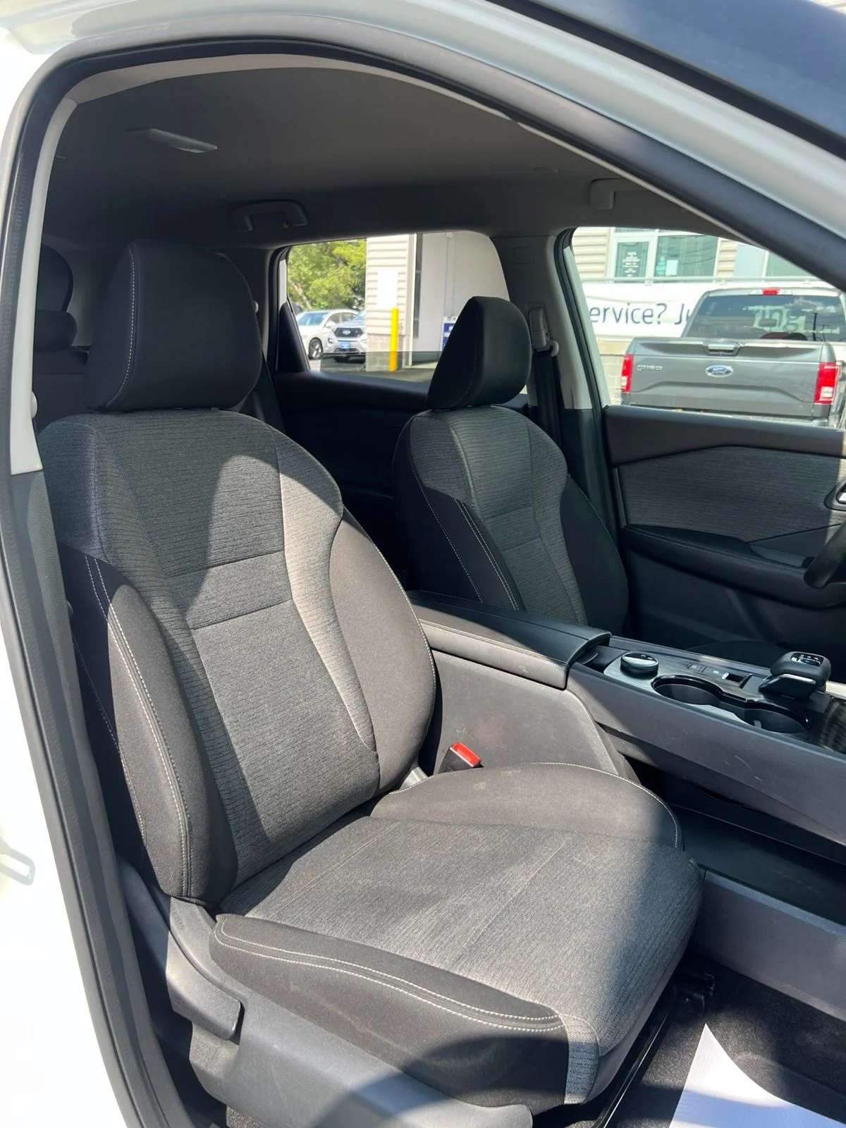 Used 2022 White Nissan SV image 39