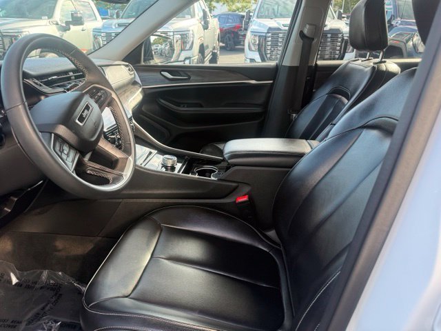 Used 2023 White/off-white Jeep Limited image 10