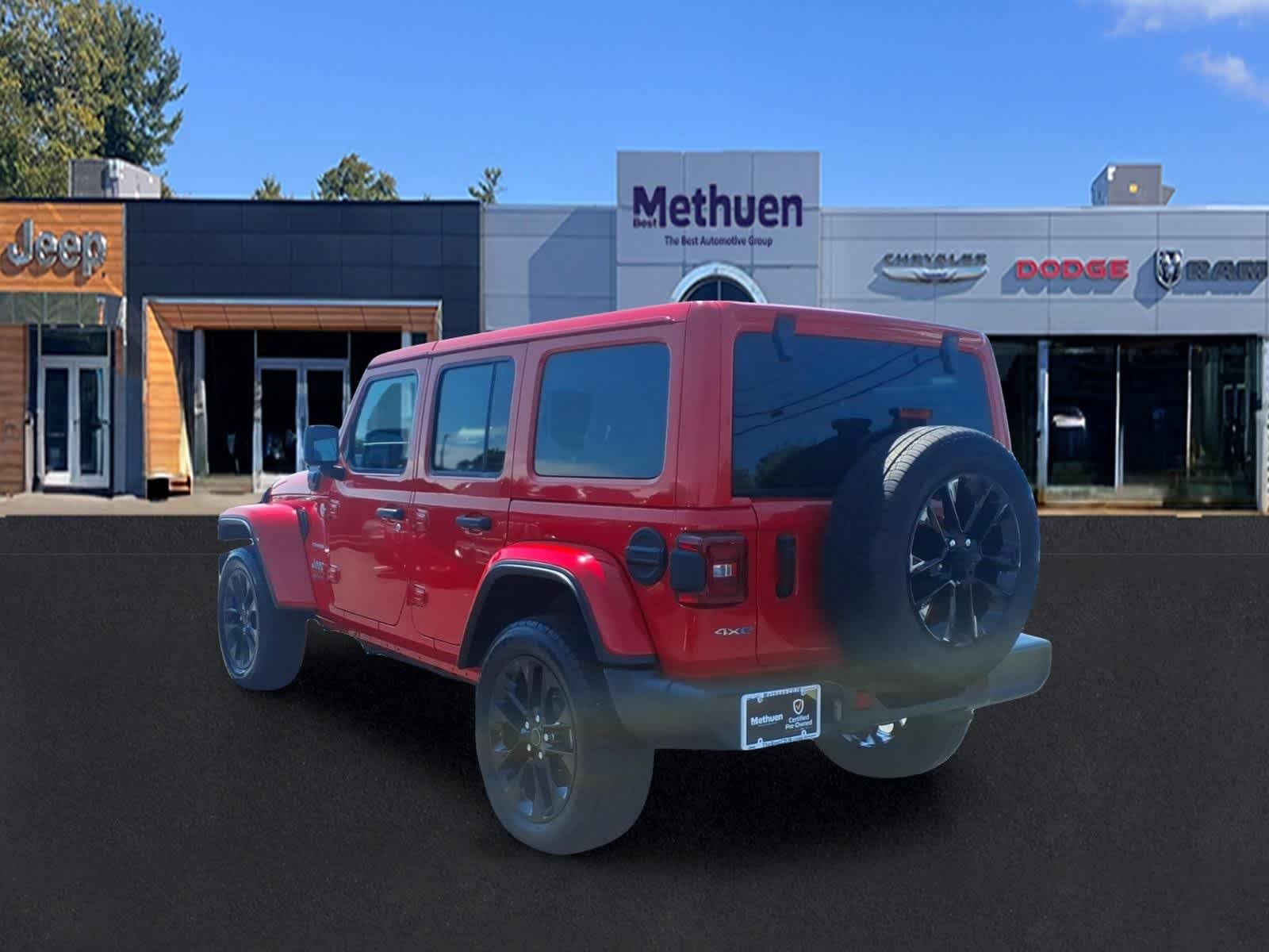 Used 2024 Firecracker Red Clearcoat Jeep Sahara image 7