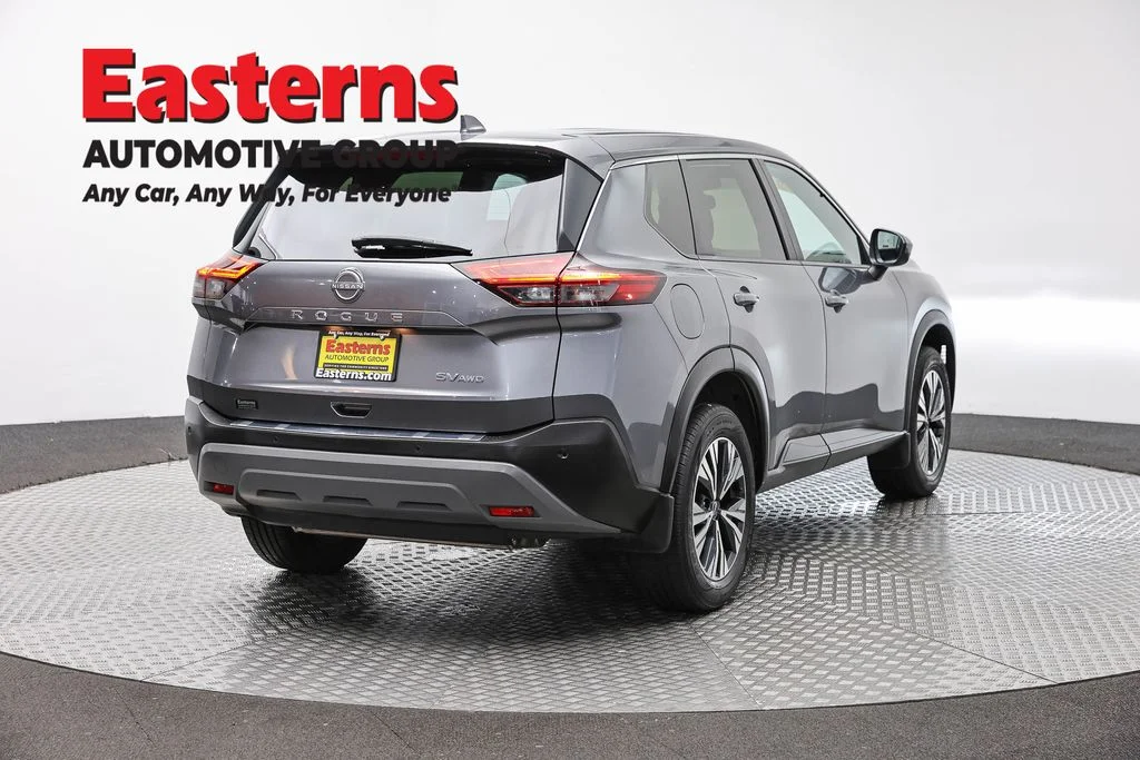 Used 2023 Gray Nissan SV image 5