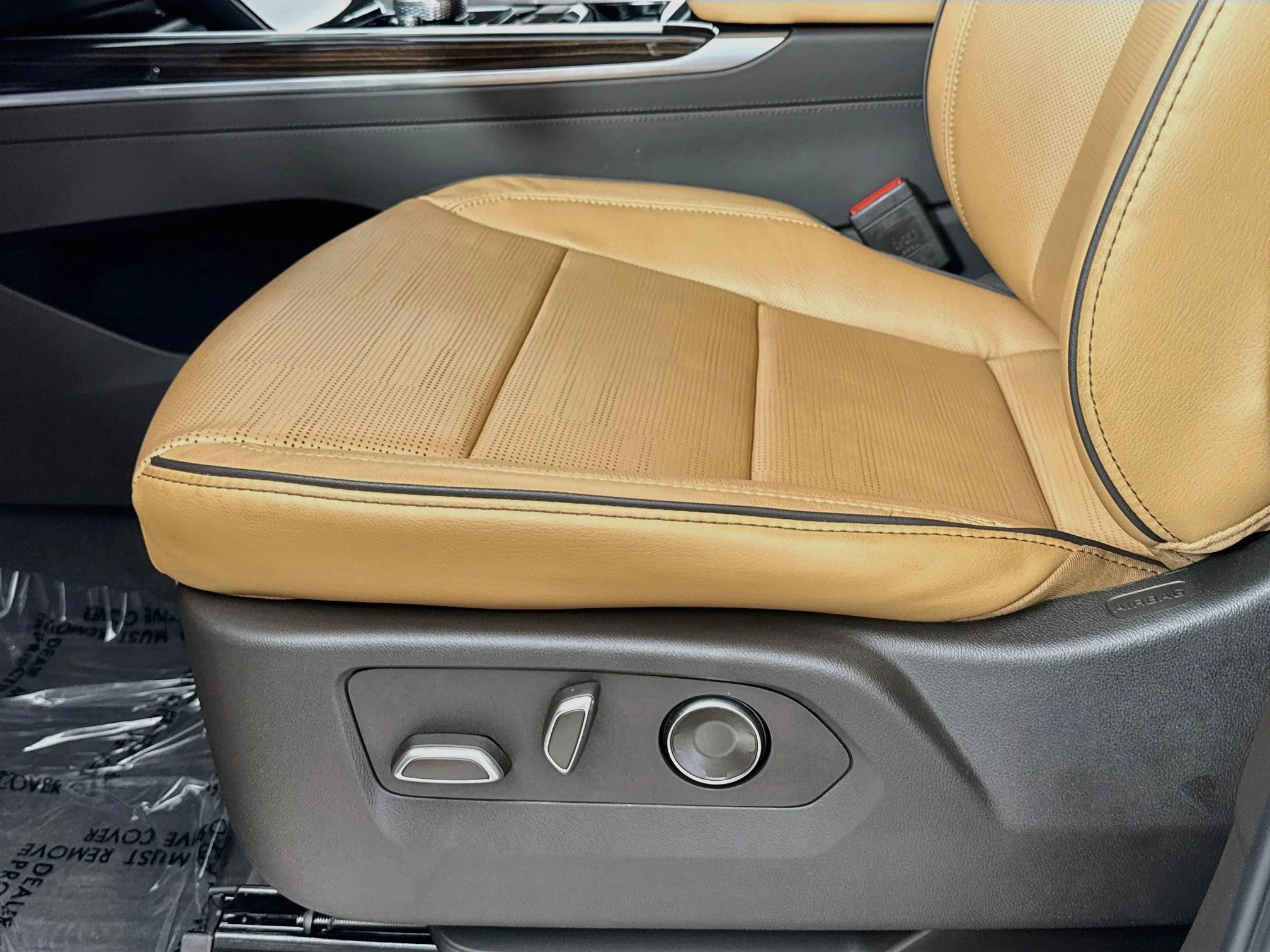Used 2025 Crystal White Tricoat Cadillac Premium Luxury image 22