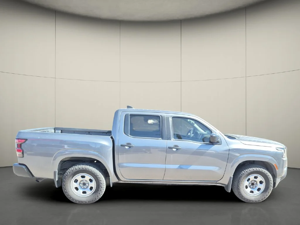 Used 2022 Gray Nissan S image 8