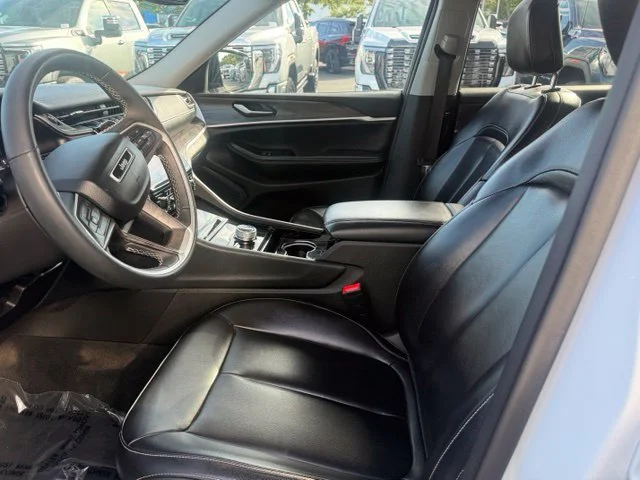 Used 2023 White Jeep Limited image 10