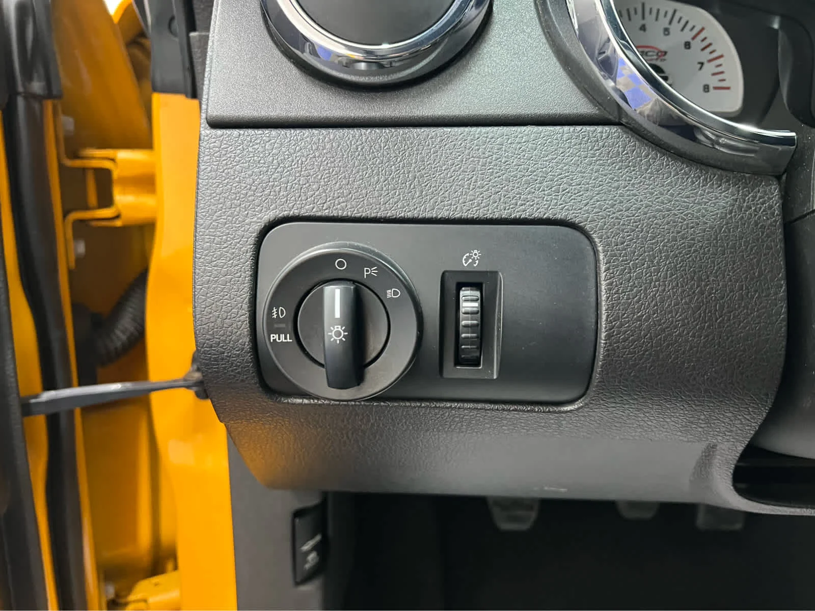 Used 2008 Grabber Orange Ford GT Premium image 18