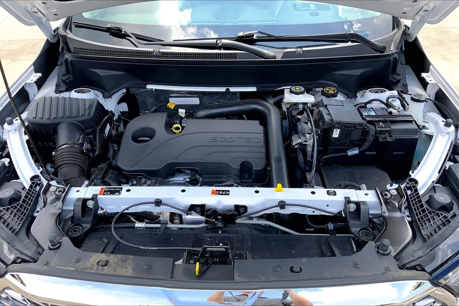Used 2023 White Frost Tricoat GMC Denali image 30