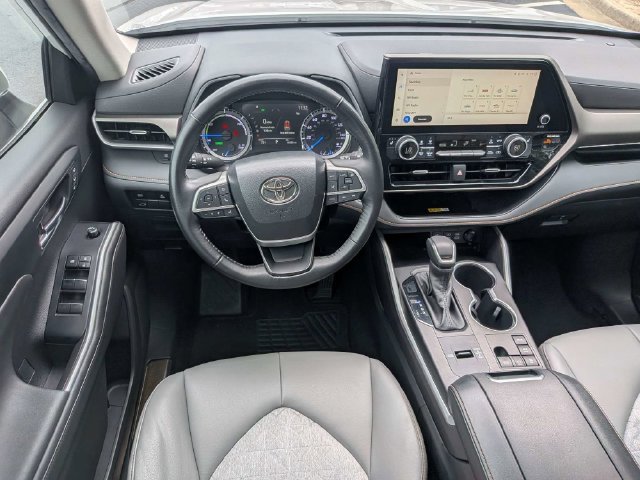 Used 2023 Beige Toyota Bronze Edition image 16