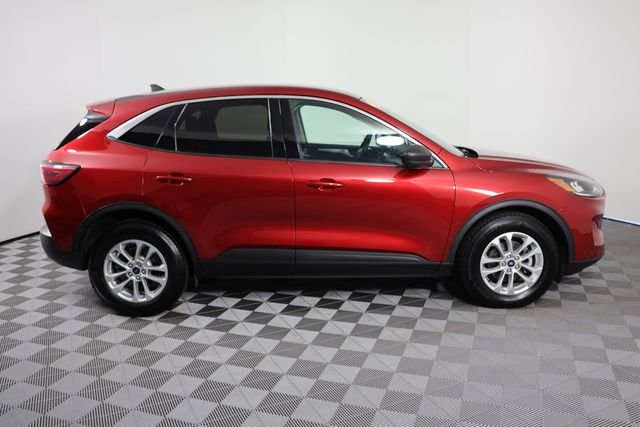Used 2022 Red Ford SE image 9
